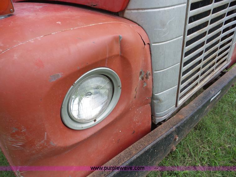 image for item BZ9613 1971 International Loadstar 1600 applicator truck