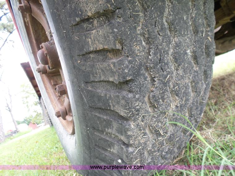 image for item BZ9613 1971 International Loadstar 1600 applicator truck