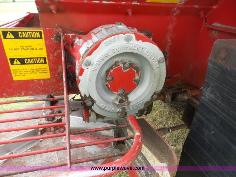 image for item BZ9613 1971 International Loadstar 1600 applicator truck