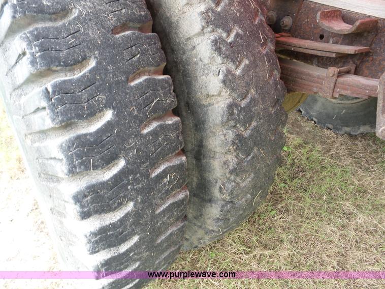 image for item BZ9613 1971 International Loadstar 1600 applicator truck