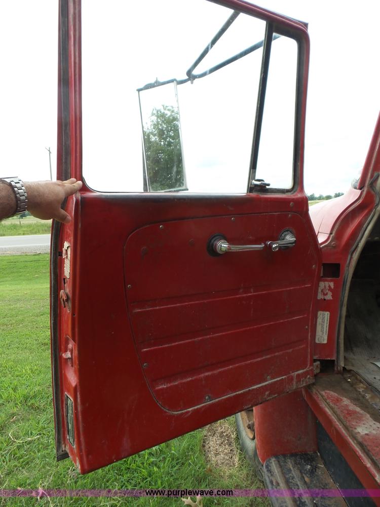 image for item BZ9613 1971 International Loadstar 1600 applicator truck