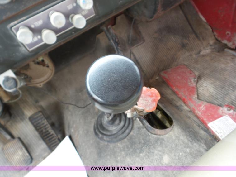 image for item BZ9613 1971 International Loadstar 1600 applicator truck