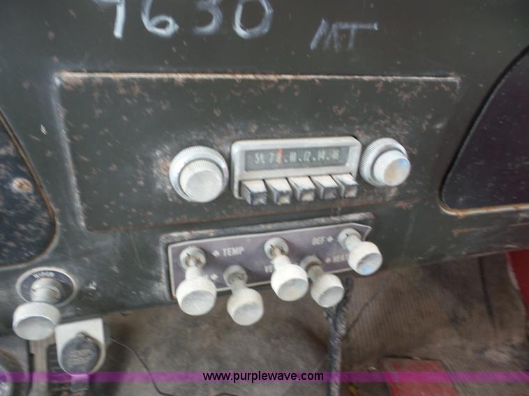 image for item BZ9613 1971 International Loadstar 1600 applicator truck