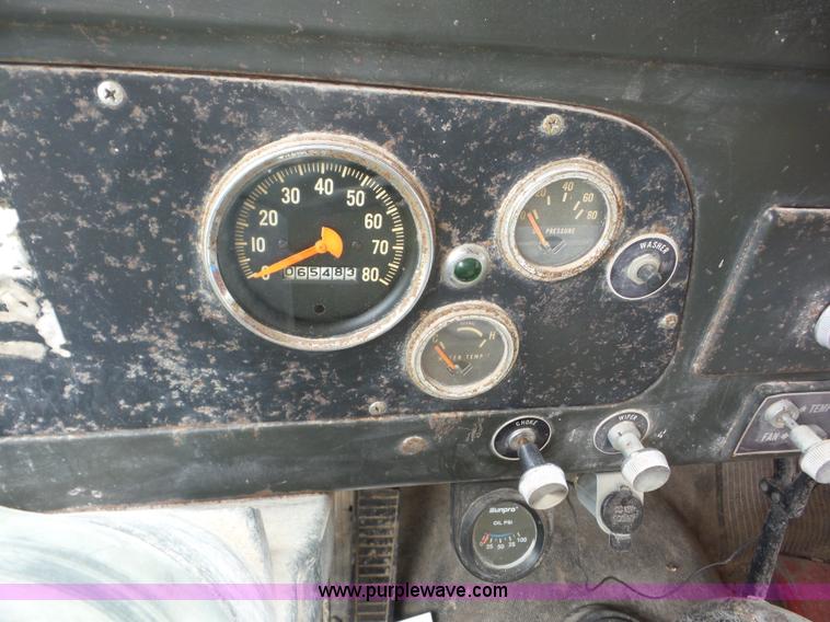 image for item BZ9613 1971 International Loadstar 1600 applicator truck