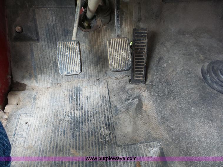 image for item BZ9613 1971 International Loadstar 1600 applicator truck