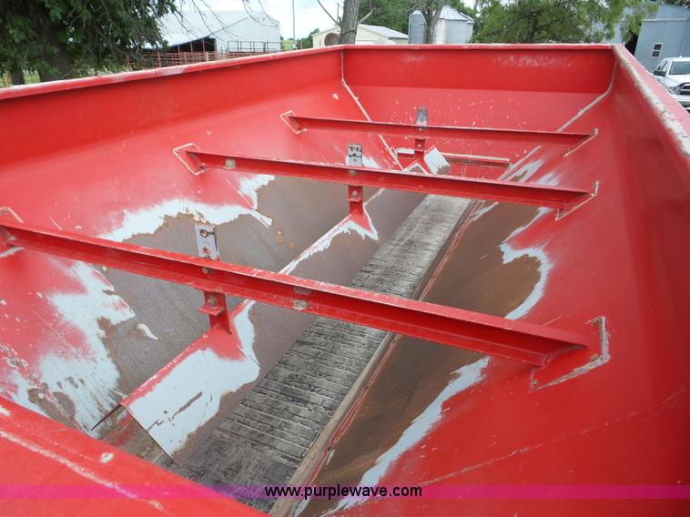 image for item BZ9613 1971 International Loadstar 1600 applicator truck