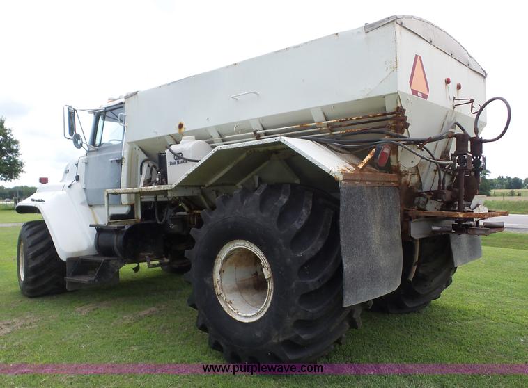 image for item BZ9614 1995 Ford L8000 applicator truck