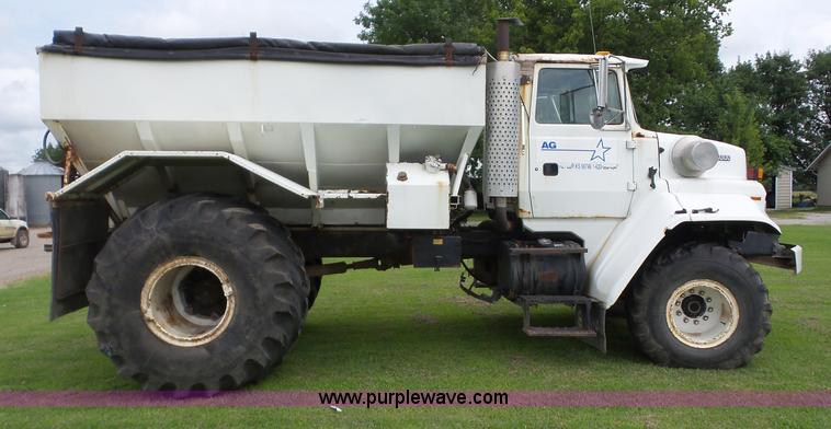 image for item BZ9614 1995 Ford L8000 applicator truck