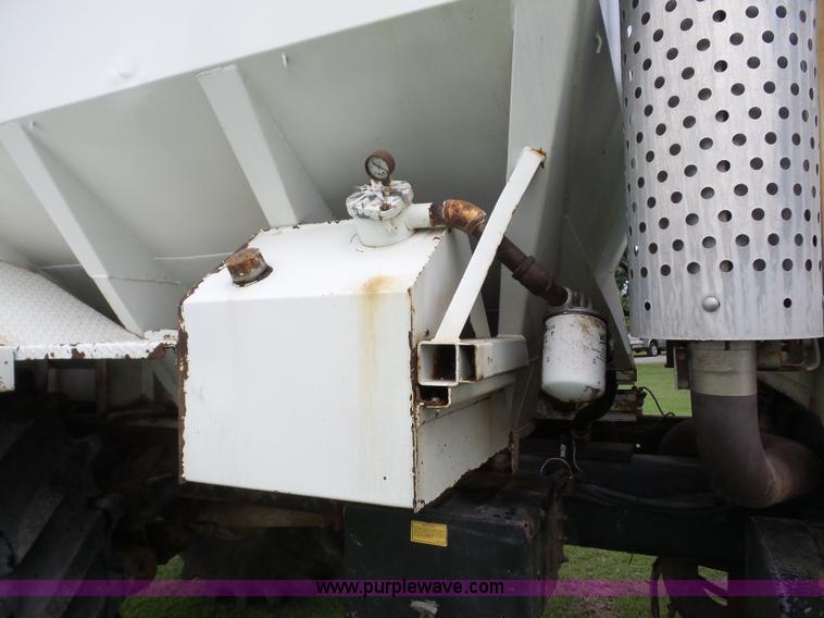 image for item BZ9614 1995 Ford L8000 applicator truck