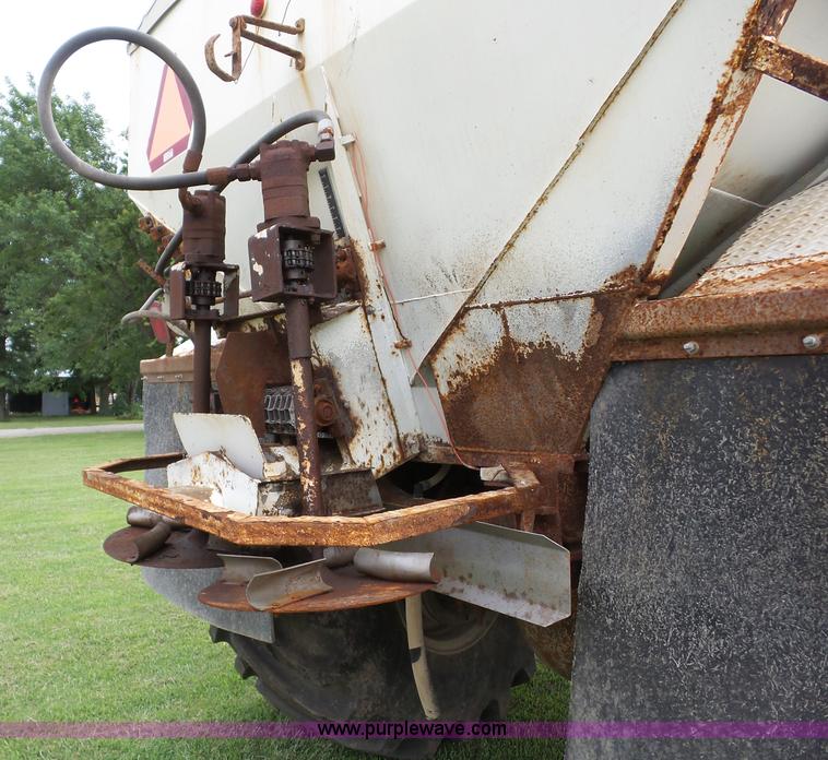 image for item BZ9614 1995 Ford L8000 applicator truck