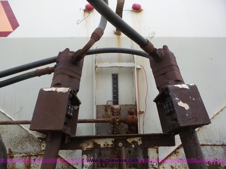 image for item BZ9614 1995 Ford L8000 applicator truck