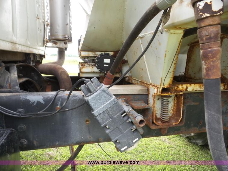 image for item BZ9614 1995 Ford L8000 applicator truck