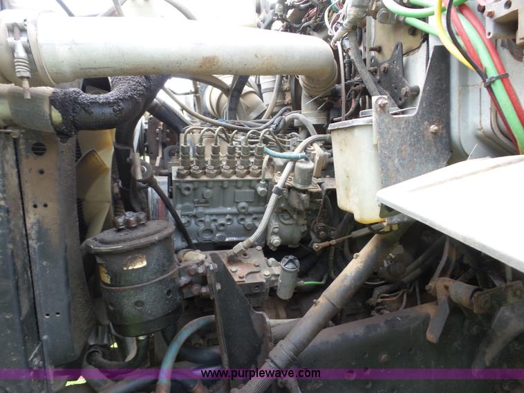 image for item BZ9614 1995 Ford L8000 applicator truck