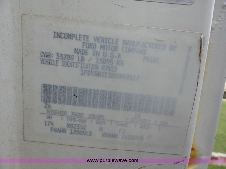 image for item BZ9614 1995 Ford L8000 applicator truck