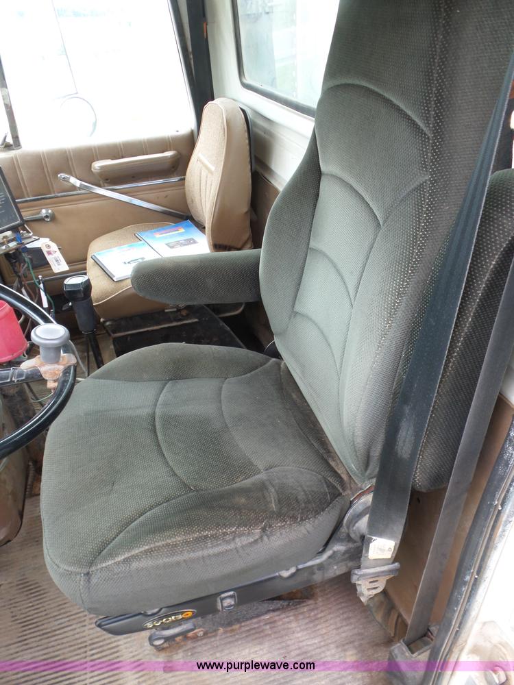 image for item BZ9614 1995 Ford L8000 applicator truck