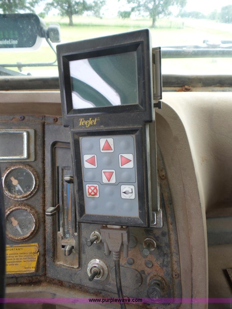 image for item BZ9614 1995 Ford L8000 applicator truck