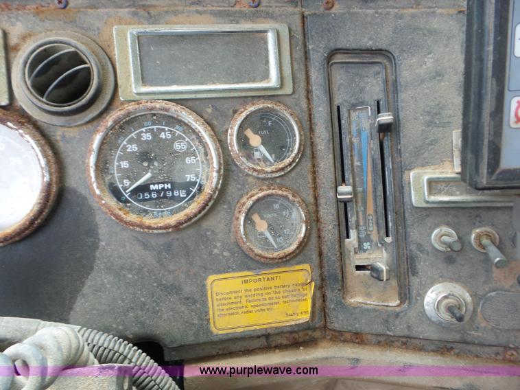 image for item BZ9614 1995 Ford L8000 applicator truck