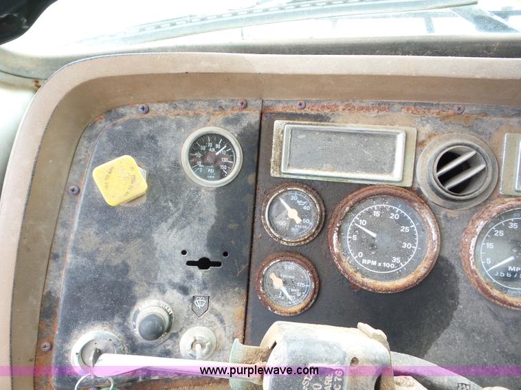 image for item BZ9614 1995 Ford L8000 applicator truck