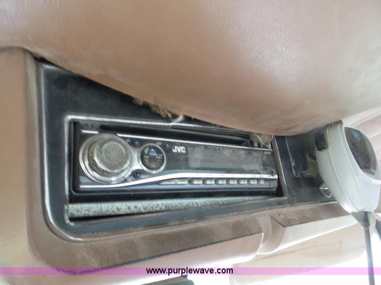 image for item BZ9614 1995 Ford L8000 applicator truck