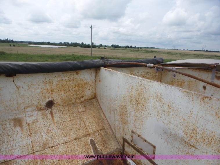 image for item BZ9614 1995 Ford L8000 applicator truck