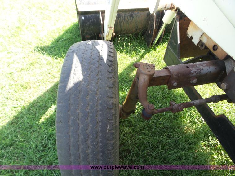 image for item BZ9648 1969 Massey-Ferguson 175 tractor