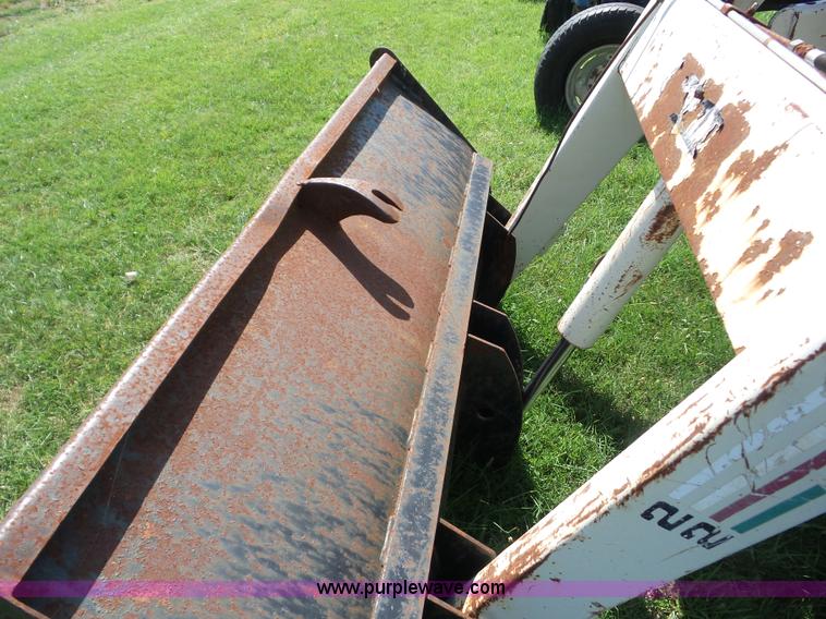 image for item BZ9648 1969 Massey-Ferguson 175 tractor