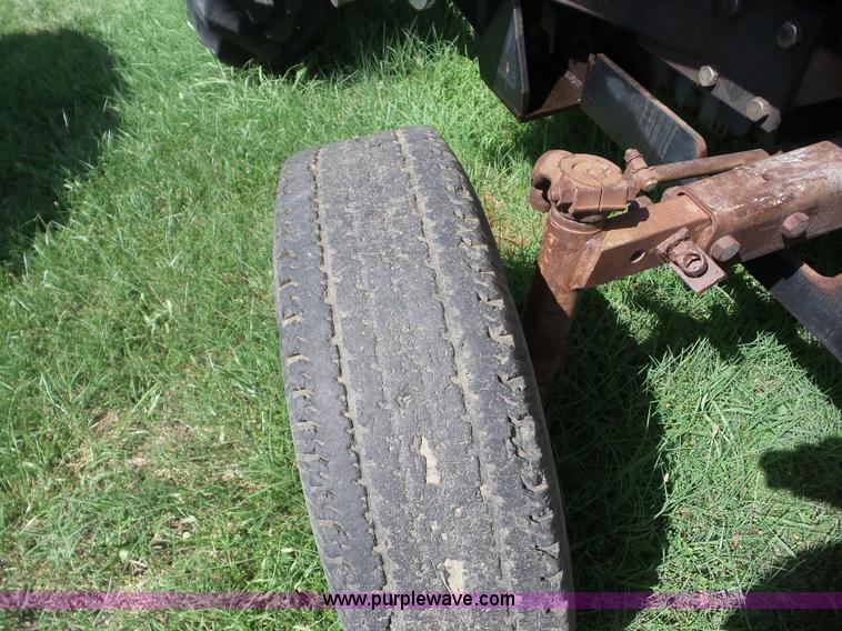 image for item BZ9648 1969 Massey-Ferguson 175 tractor