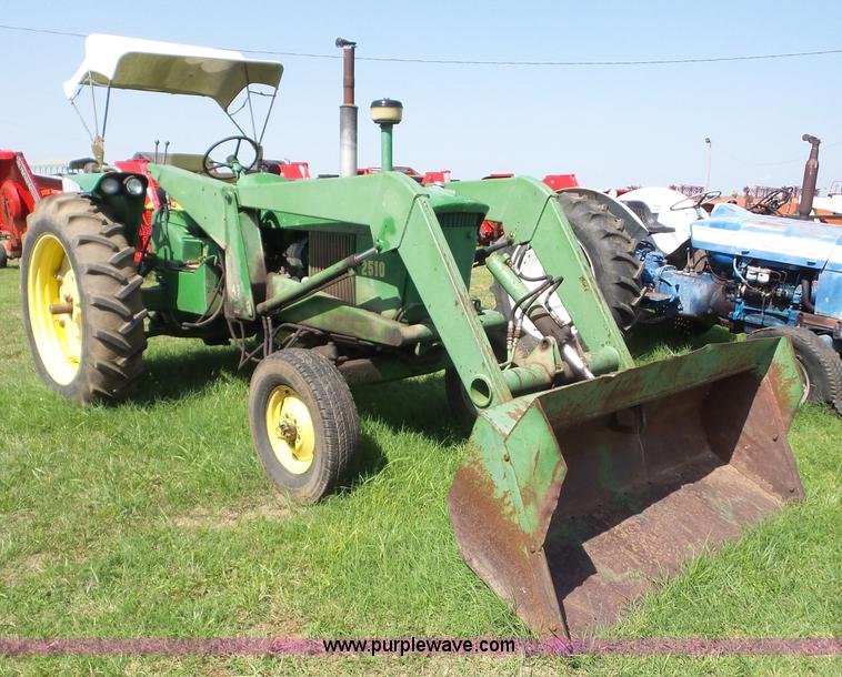image for item BZ9650 1967 John Deere 2510 tractor