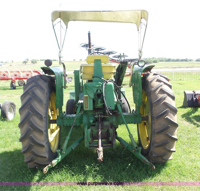 image for item BZ9650 1967 John Deere 2510 tractor