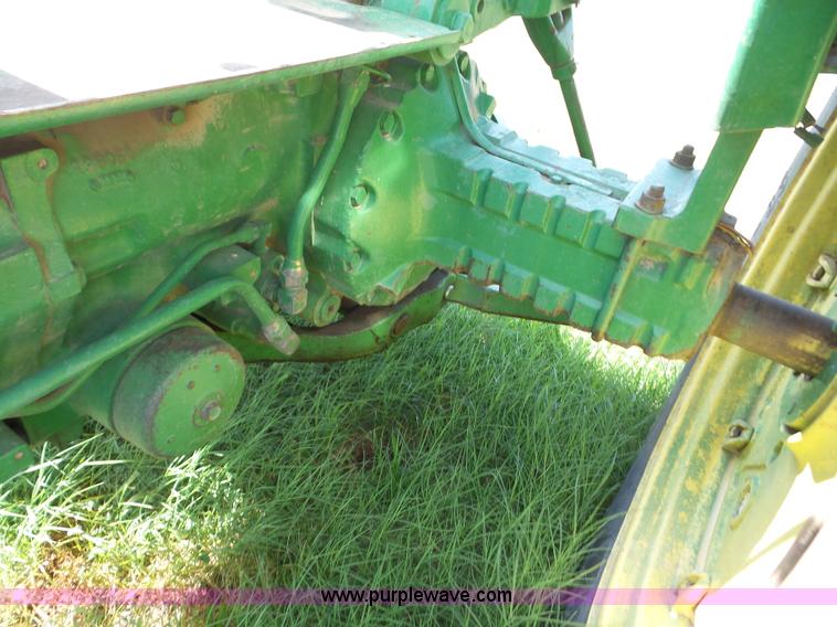 image for item BZ9650 1967 John Deere 2510 tractor