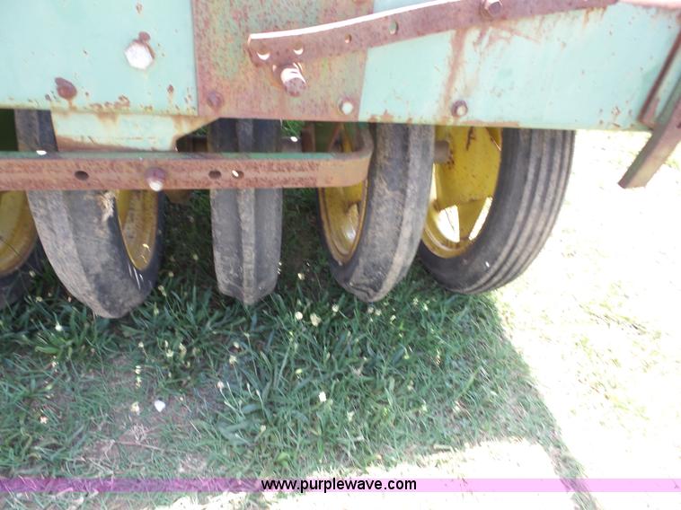 image for item BZ9651 John Deere 9350 grain drill