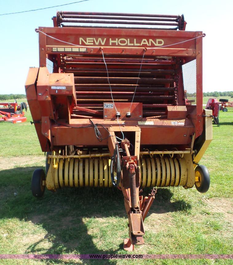 image for item BZ9652 1979 New Holland 851 round baler