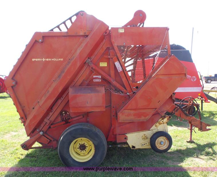 image for item BZ9652 1979 New Holland 851 round baler