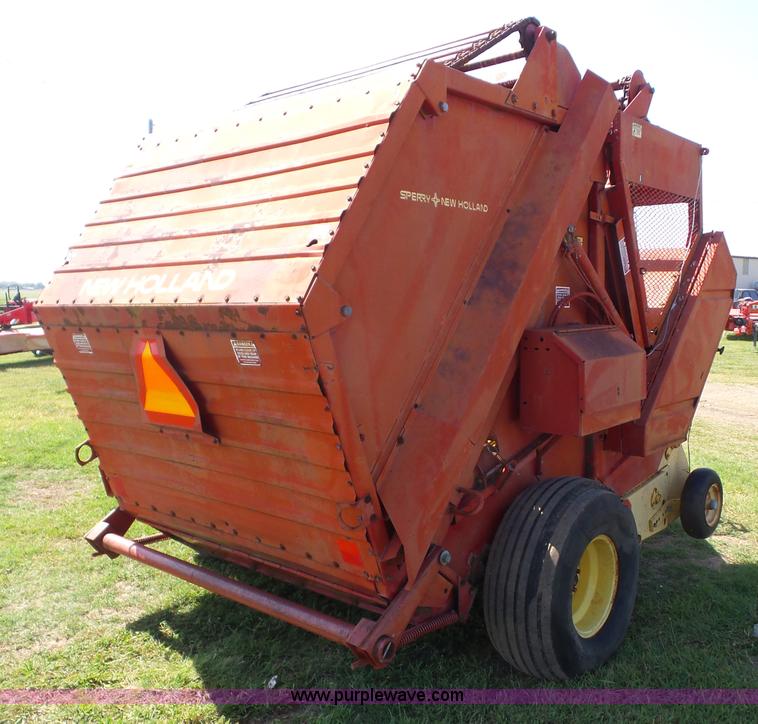 image for item BZ9652 1979 New Holland 851 round baler