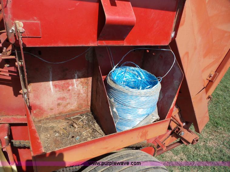 image for item BZ9652 1979 New Holland 851 round baler