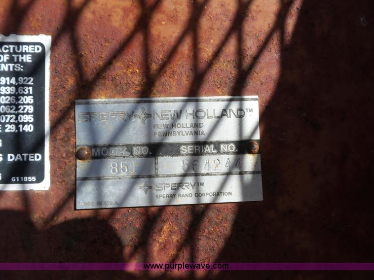 image for item BZ9652 1979 New Holland 851 round baler