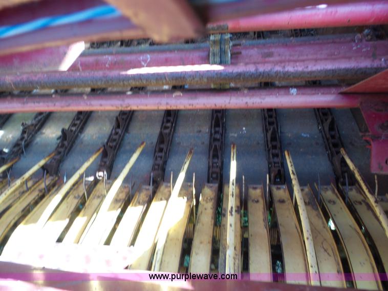 image for item BZ9652 1979 New Holland 851 round baler