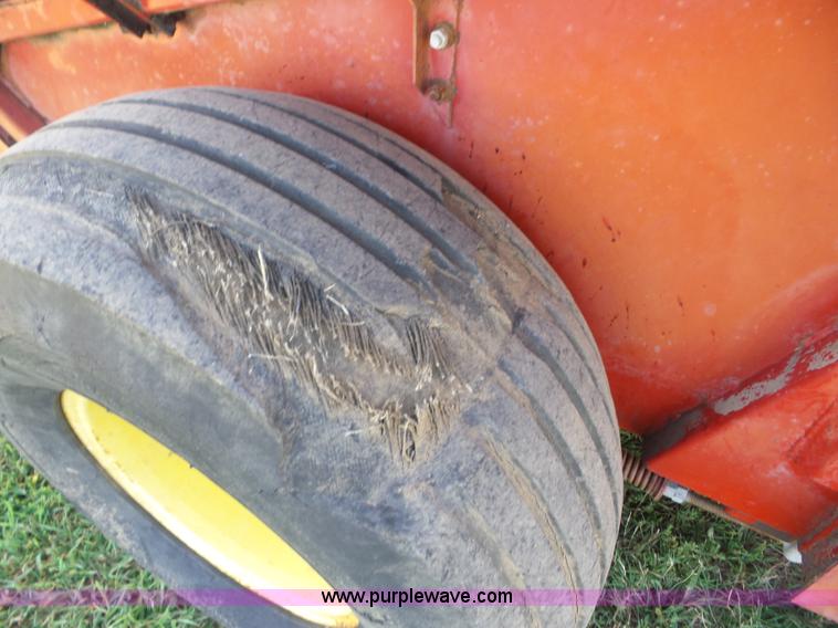 image for item BZ9652 1979 New Holland 851 round baler