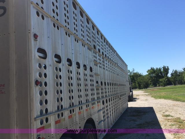image for item F1647 1998 Merritt Cattle Pot livestock trailer
