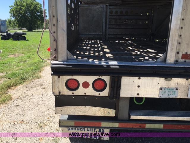 image for item F1647 1998 Merritt Cattle Pot livestock trailer