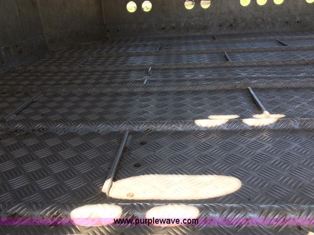 image for item F1647 1998 Merritt Cattle Pot livestock trailer