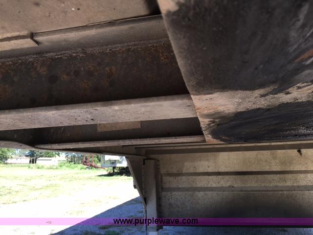 image for item F1647 1998 Merritt Cattle Pot livestock trailer