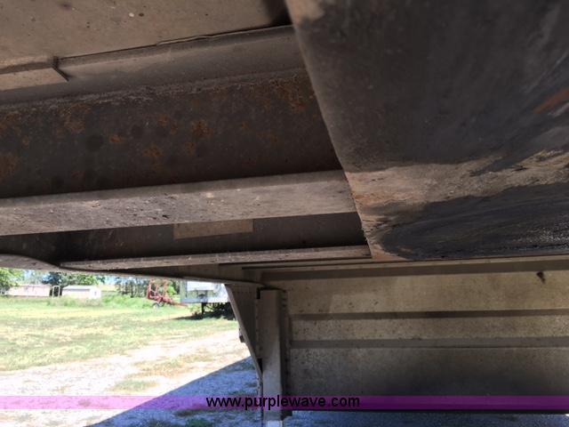 image for item F1647 1998 Merritt Cattle Pot livestock trailer