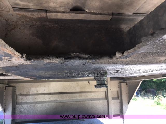 image for item F1647 1998 Merritt Cattle Pot livestock trailer