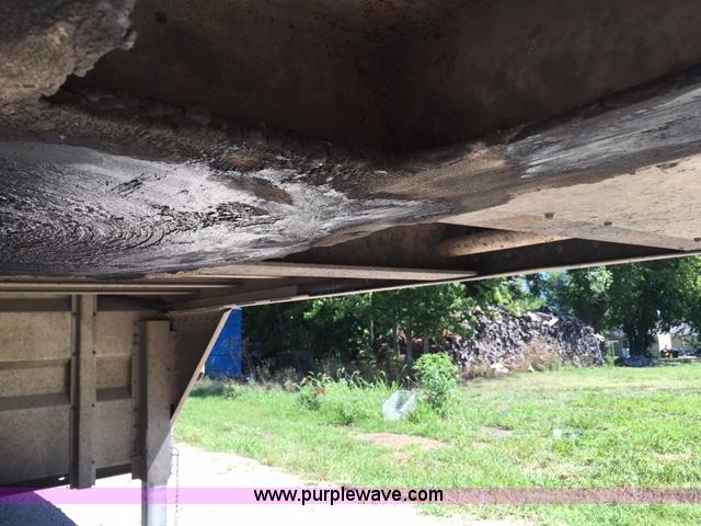 image for item F1647 1998 Merritt Cattle Pot livestock trailer