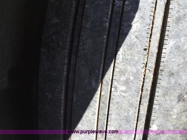 image for item F1647 1998 Merritt Cattle Pot livestock trailer