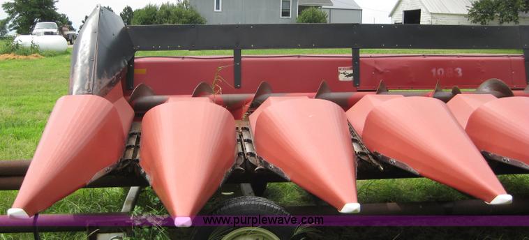 image for item F1649 Case IH 1083 corn head