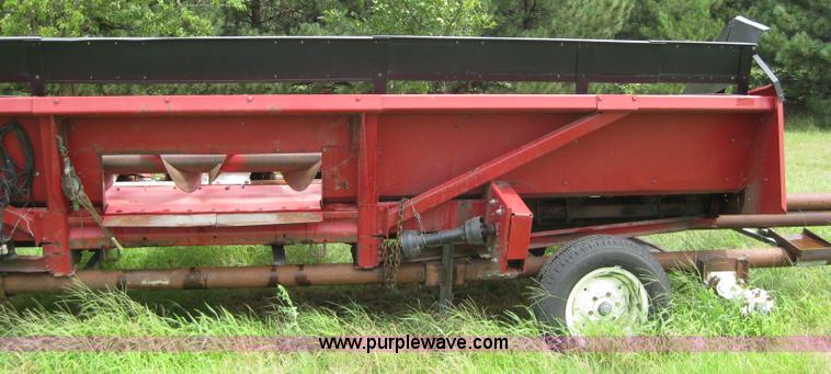 image for item F1649 Case IH 1083 corn head