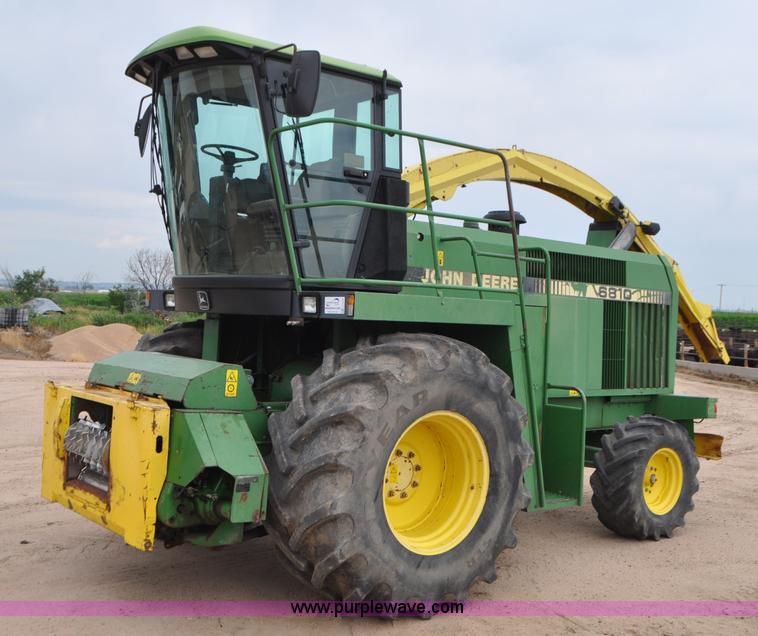image for item G7428 1994 John Deere 6810 forage harvester