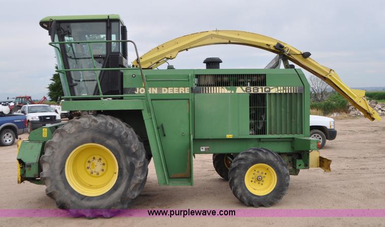image for item G7428 1994 John Deere 6810 forage harvester